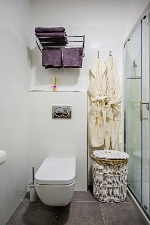 Sunset Luxury Apartment Ровин Екстериор снимка
