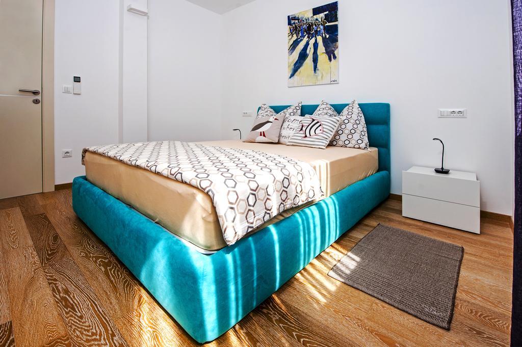 Sunset Luxury Apartment Ровин Екстериор снимка