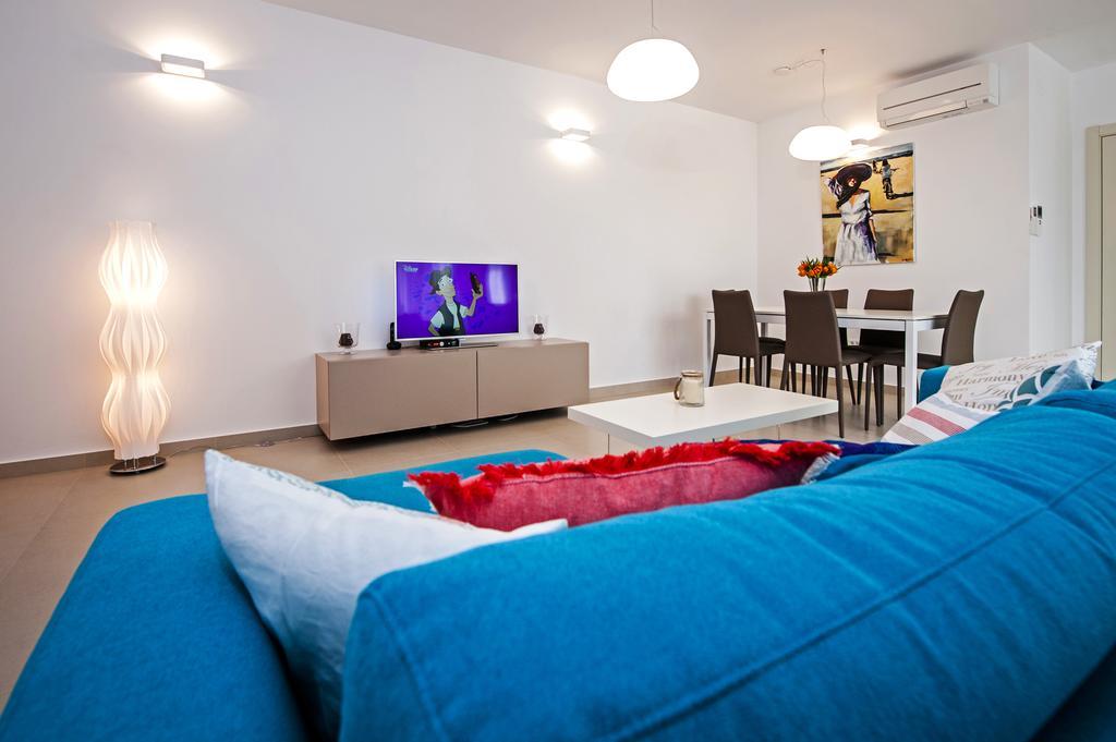 Sunset Luxury Apartment Ровин Екстериор снимка