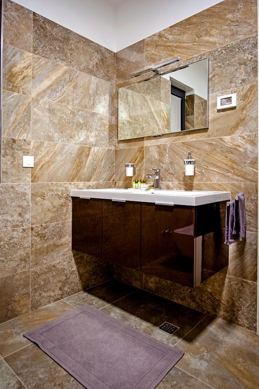 Sunset Luxury Apartment Ровин Екстериор снимка