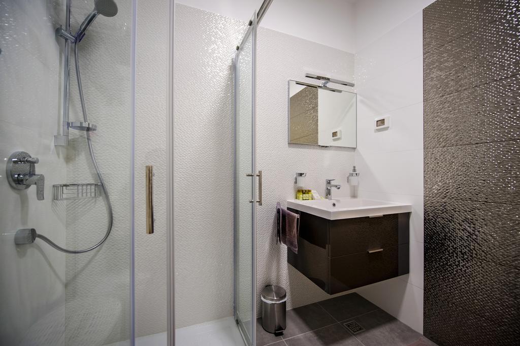 Sunset Luxury Apartment Ровин Екстериор снимка