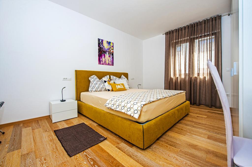 Sunset Luxury Apartment Ровин Екстериор снимка