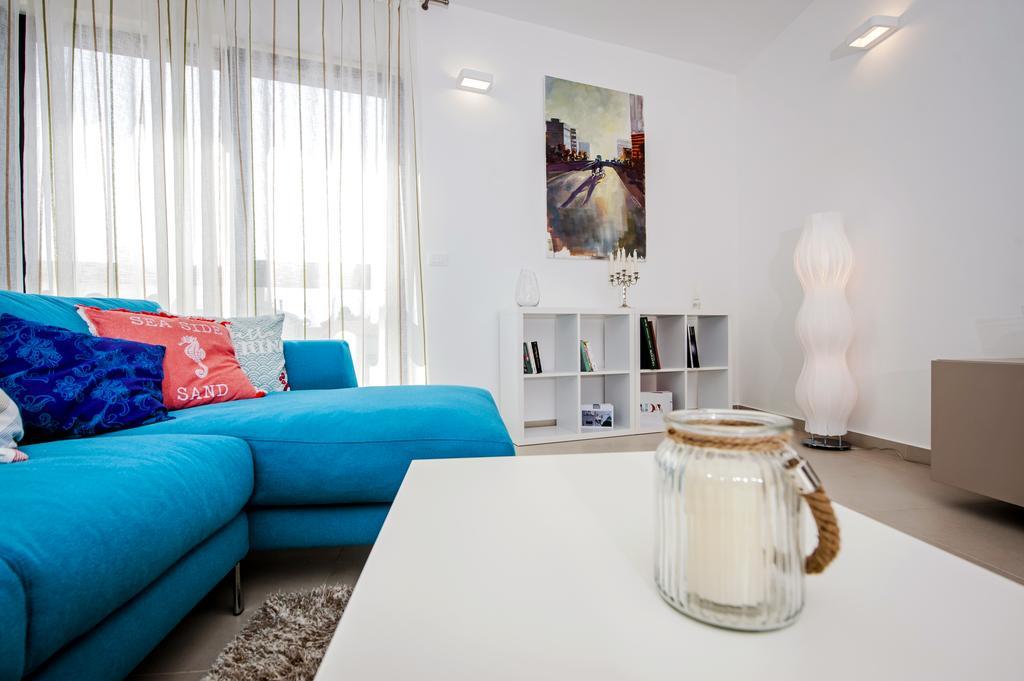 Sunset Luxury Apartment Ровин Екстериор снимка