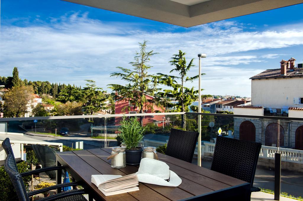 Sunset Luxury Apartment Ровин Екстериор снимка